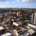 Rompimento de rede de água em Santa Cruz causa estragos