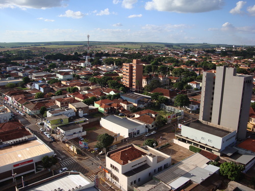 Rompimento de rede de água em Santa Cruz causa estragos