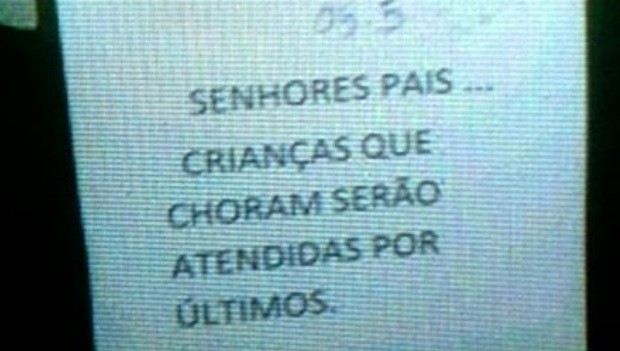 Aviso em posto de saúde causa indignação em Goiás