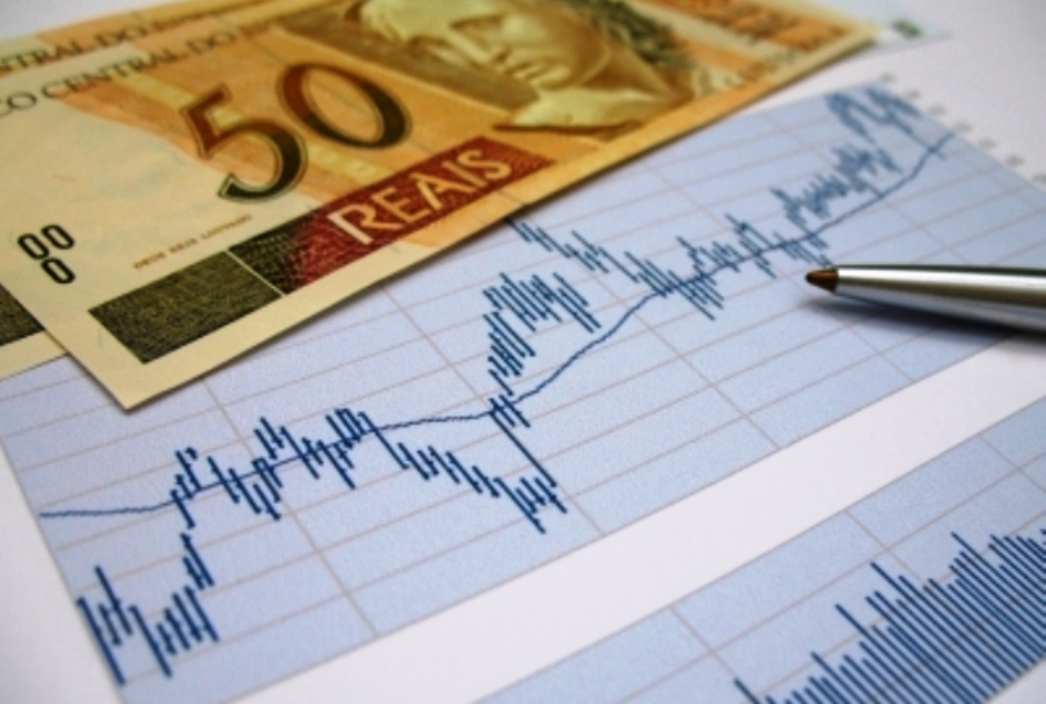 Economia encolhe 0,18% em maio, mas cresce 0,38% em um ano, diz BC