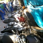 Motorista trapalhão derruba 19 motocicletas que estavam estacionadas em Ourinhos