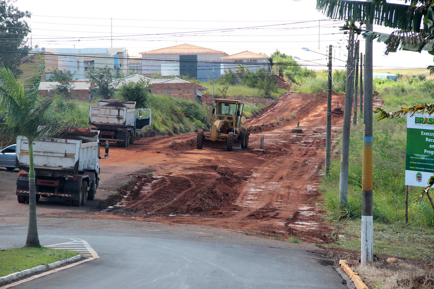 Recape e pavimentação tem início em Santa Cruz