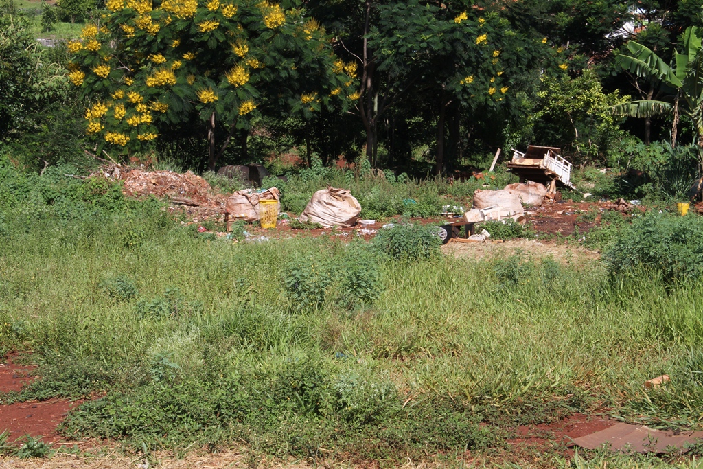 Prefeitura de Ourinhos alerta população sobre a preservação de limpeza nos terrenos
