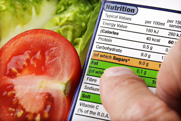 Anvisa quer que rótulo de alimentos informe alto teor de sal, gordura e açúcar