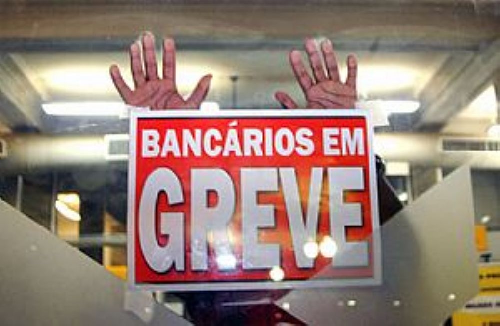Bancários de São Paulo decidem entrar em greve a partir de terça-feira