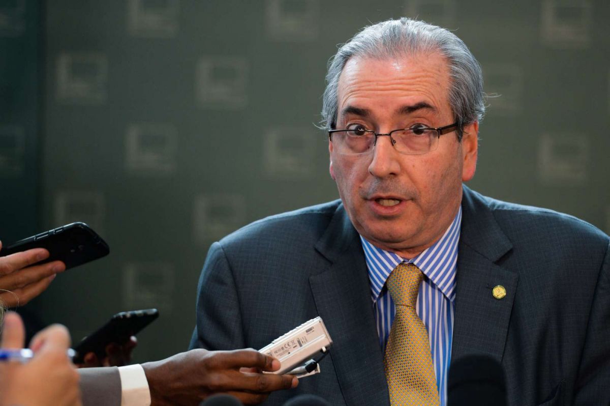 Cunha se irrita ao ser questionado sobre contas na Suíça