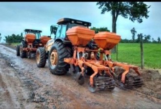 Piraju: Polícia Rodoviária flagra trio com tratores furtados