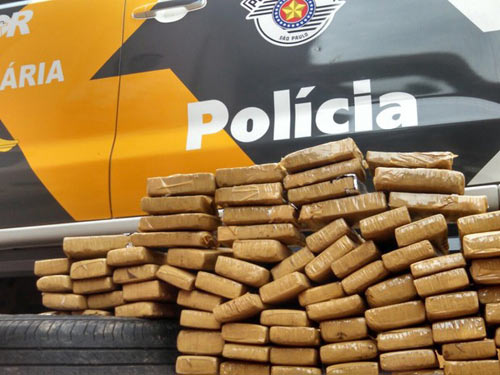 Polícia flagra dupla com 60 quilos de maconha em Cândido Mota