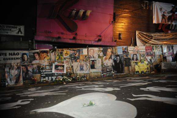 Processos judiciais e homenagens marcam três anos da tragédia da Boate Kiss
