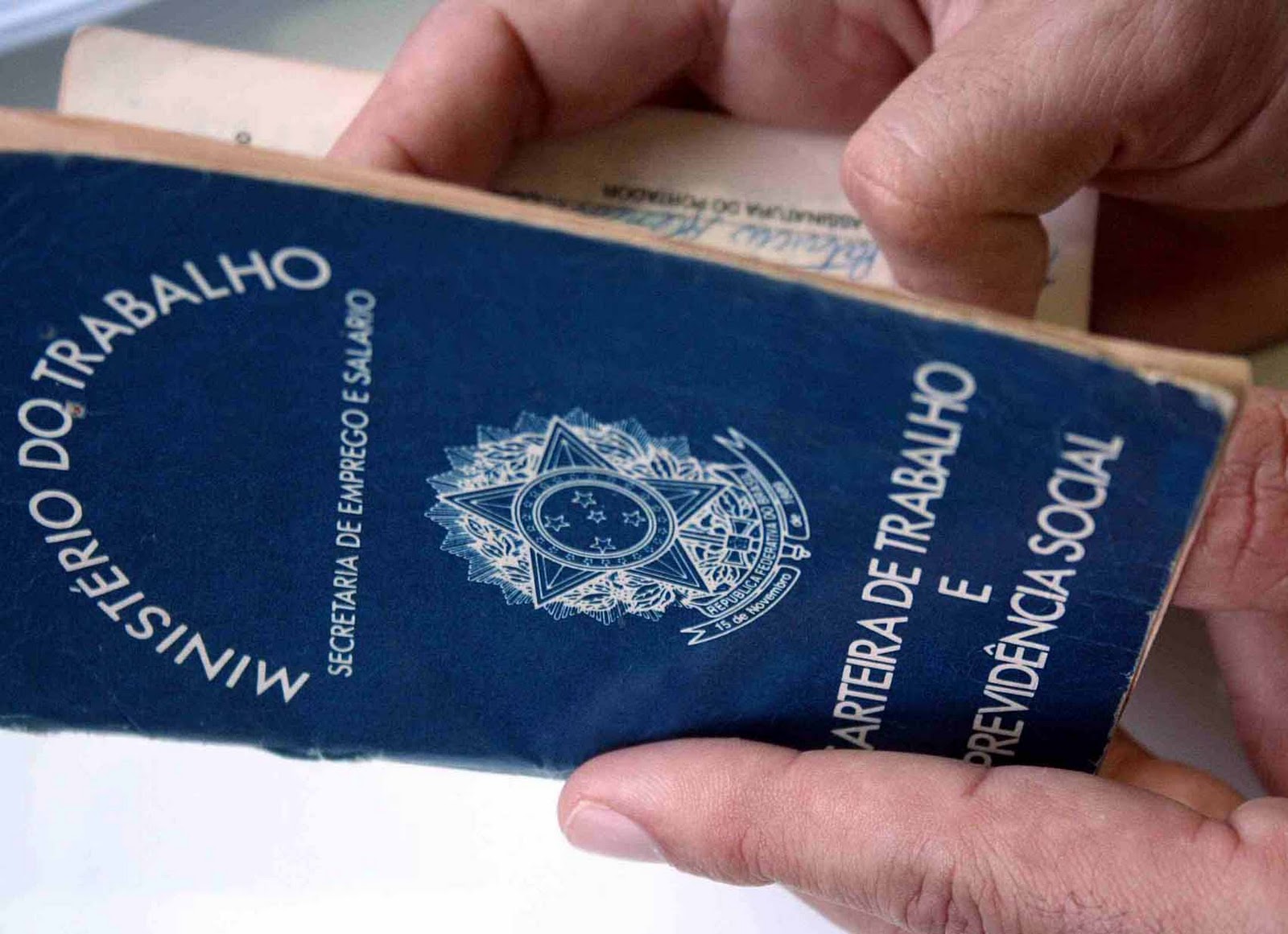 Taxa de desemprego atinge 9% em novembro, diz IBGE