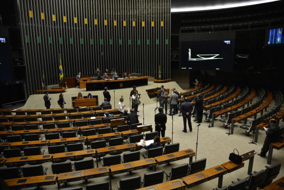 Começa contagem de prazo para Dilma apresentar defesa à comissão do impeachment
