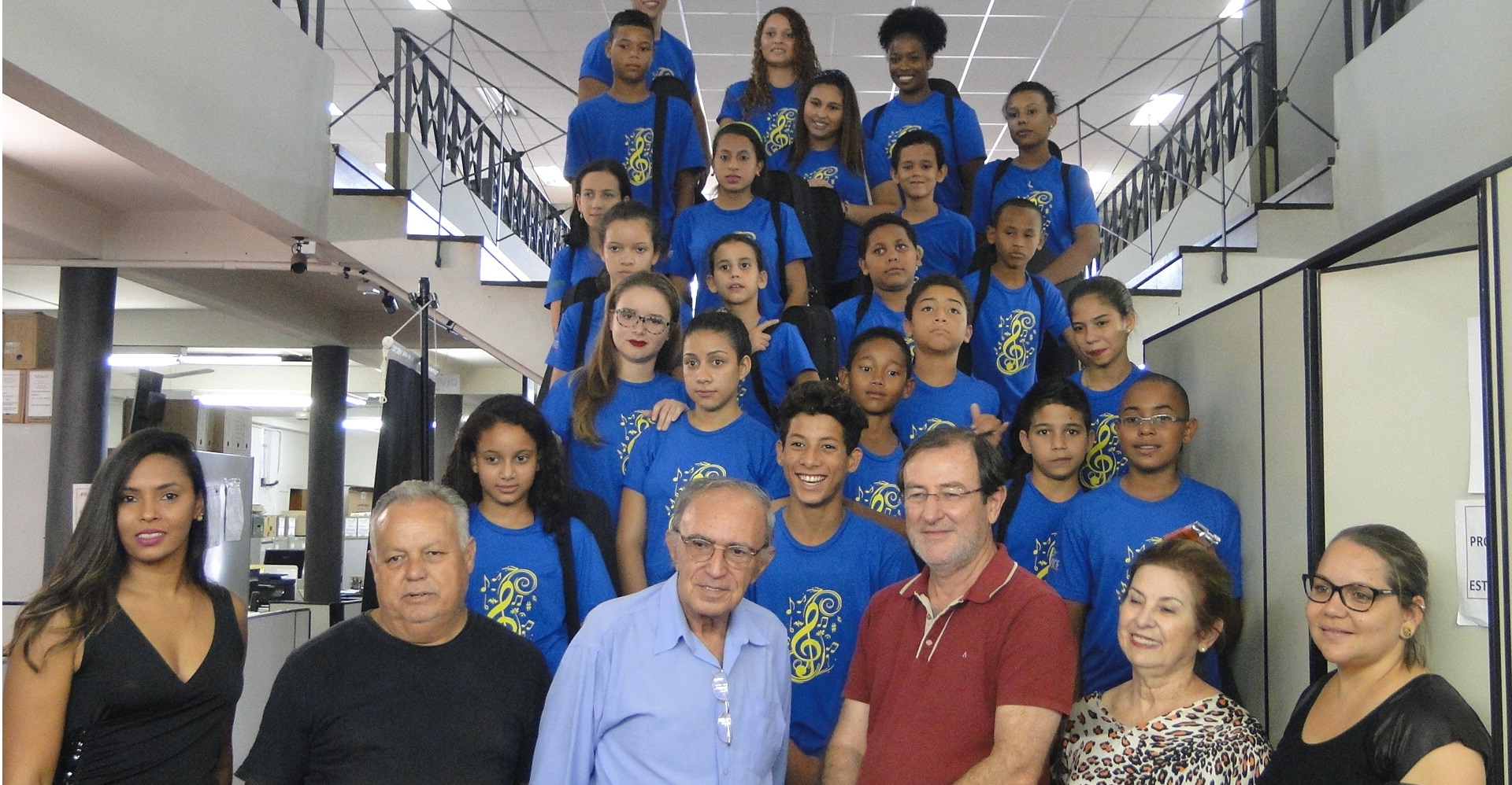 Orquestra Santa Cruz leva música para a prefeitura