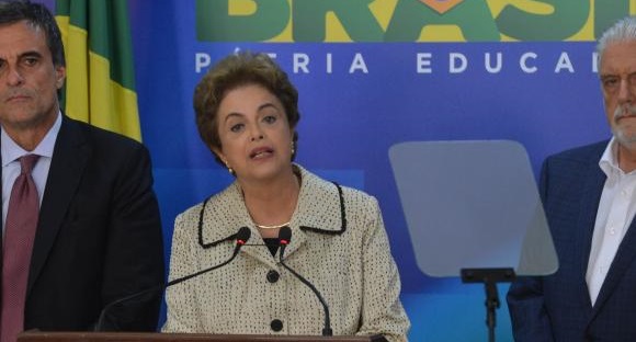 Dilma critica vazamentos e rebate suposta delação de Delcídio