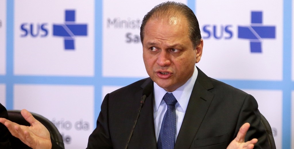 Brasil tem de repensar o direito de acesso universal à saúde, diz ministro