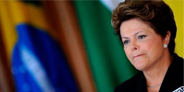 Após 20 horas de sessão, Senado aprova processo de impeachment
