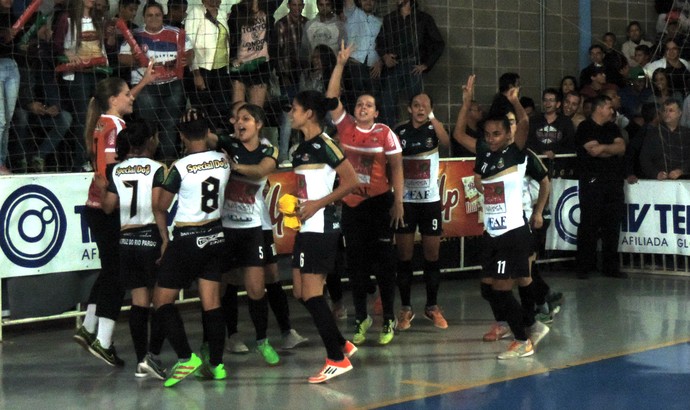 Santa Cruz vence Marília e fica com o tri no feminino da Copa TV TEM