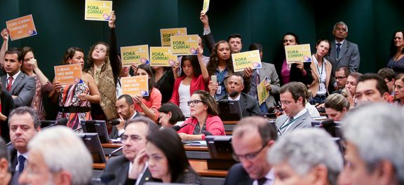 Conselho de Ética aprova por 11 votos a 9 parecer pela cassação de Eduardo Cunha