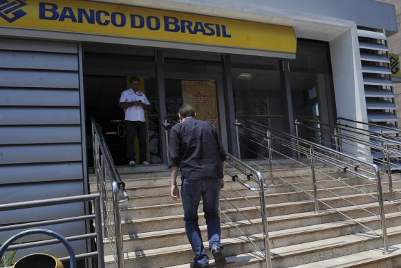 Tarifas podem variar até 447,50% entre bancos diferentes, diz Procon-SP