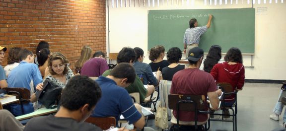 MEC adia cronograma do Fies; conclusão da inscrição será a partir do dia 15