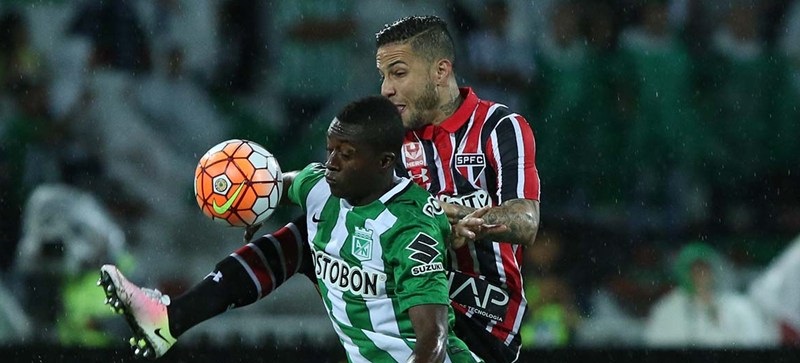 Prejudicado pelo árbitro, São Paulo perde de novo e cai na Libertadores