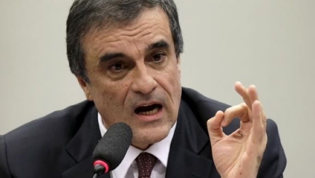 Cardozo fará leitura de defesa de Dilma na Comissão do Impeachment