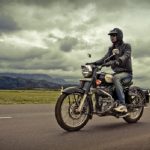 Distância segura entre carro e moto garante deslocamento sem risco de acidente