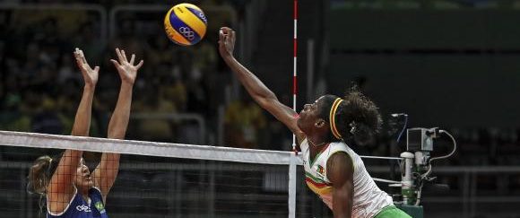 Meninas do vôlei brasileiro passam com tranquilidade por Camarões por 3 a 0