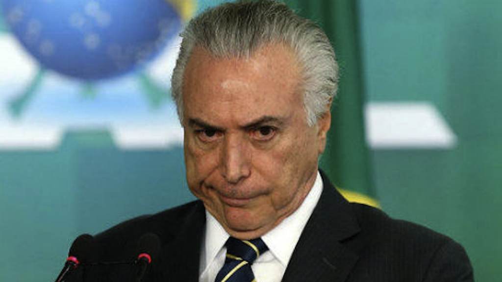 Juiz do DF manda suspender decreto que aumentou tributos sobre combustíveis
