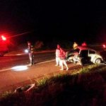 Mulher morre e três ficam feridos em acidente envolvendo dois carros e um caminhão em Palmital