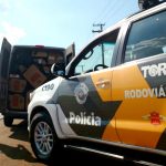 Motorista é flagrado com cerca de 75 mil maços de cigarro em rodovia de Canitar