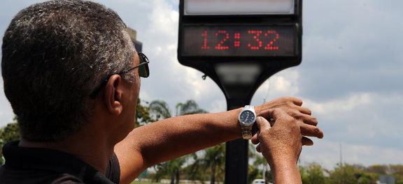 Horário de Verão começa neste domingo em três regiões do país