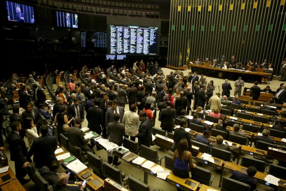 Câmara inicia semana com pauta trancada por 10 medidas provisórias