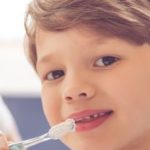 Odontopediatra aponta mitos e verdades sobre o uso do creme dental na infância