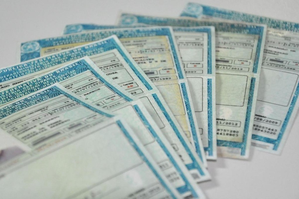 Mudança na lei: motoristas terão de fazer curso e prova teórica para renovar a CNH