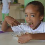 Com alimentação saudável, merenda escolar de Santa Cruz é fornecida para 9 mil crianças