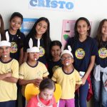 RotaKids entrega quase 200 ovos de Páscoa para APAE de Santa Cruz