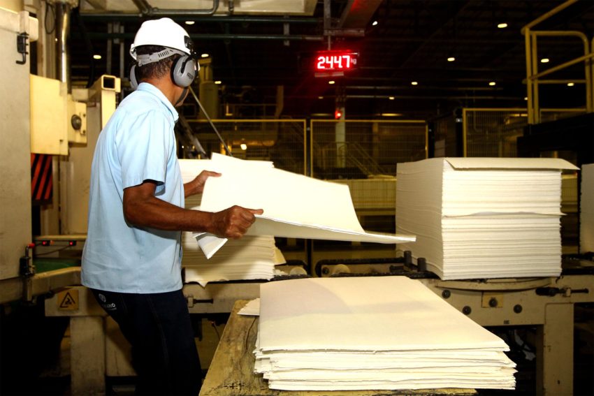 Prévia da Confiança da Indústria recua em abril