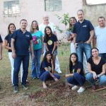 Rotary de Santa Cruz comemora Dia da Terra com plantio de árvore