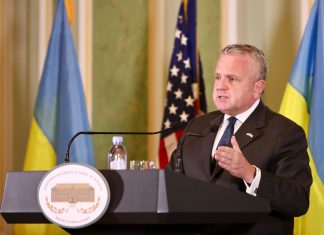 Vice-secretário dos EUA tem reuniões em Brasília sobre Venezuela
