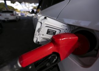 Petrobras anuncia redução do preço da gasolina comercializada nas refinarias