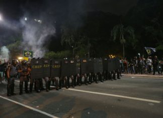 Após derrota de Haddad, Avenida Paulista tem conflito entre manifestantes anti-Bolsonaro e PM