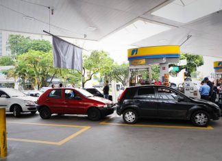 Doria sanciona lei que proíbe consumo de bebida alcoólica em postos de combustíveis