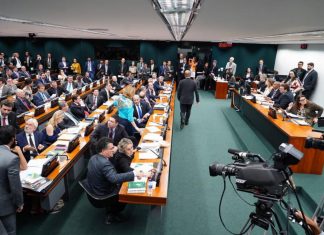 CCJ da Câmara aprova reforma tributária; texto segue para comissão especial