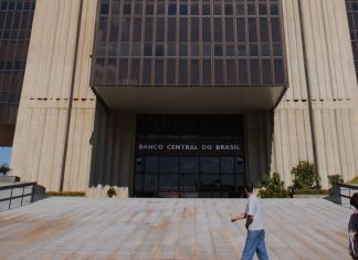 Copom reduz juros básicos para 4,25% ao ano, o menor nível da história