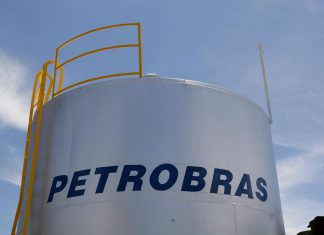 Bolsonaro anuncia redução no preço da gasolina nas refinarias