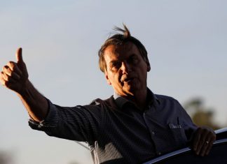 Bolsonaro diz que sancionará projeto que amplia posse de arma no campo