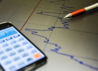 Ibovespa fecha acima dos 117 mil pontos pela primeira vez