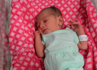Geovanna Ferreira é a primeira bebê nascida, em Santa Cruz, em 2020