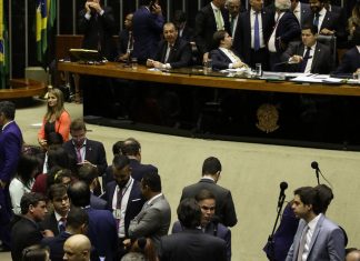 Congresso faz acordo com governo e derrubará vetos da LDO 2020