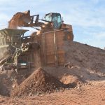 Resíduos da construção civil estão sendo utilizados em melhorias de estradas rurais em Santa Cruz